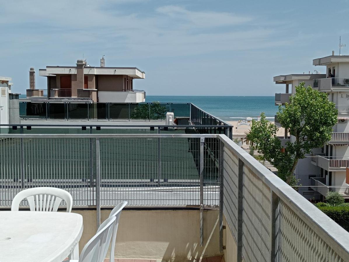 Appartamenti Carlotta Rimini Exterior foto