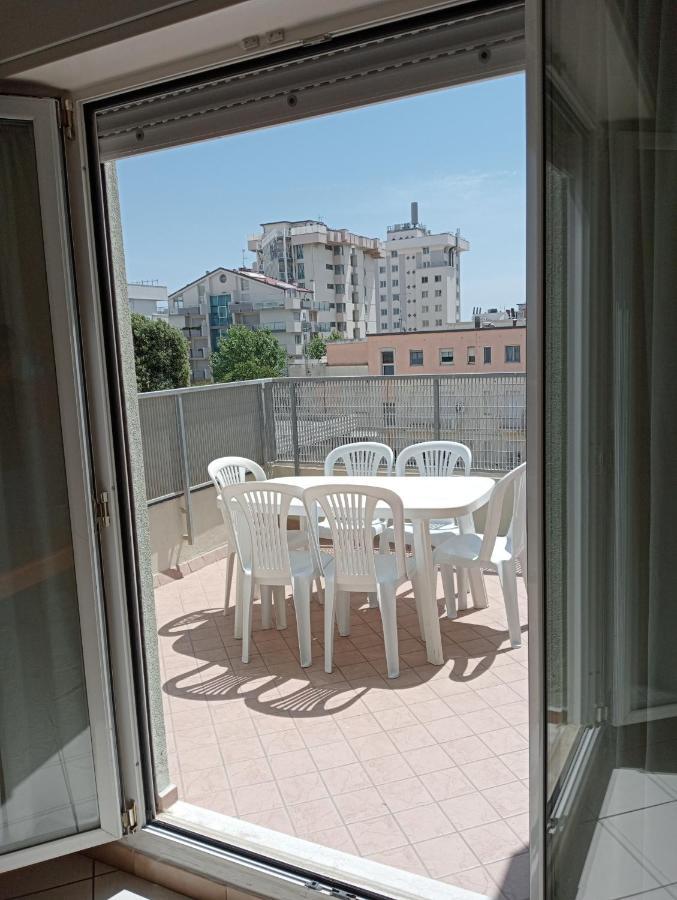 Appartamenti Carlotta Rimini Exterior foto